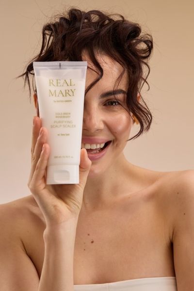 Очищаюча маска для шкіри голови з морською сіллю Rated Green Real Mary Cold Brewed Rosemary Purifying Scalp Scaler, 50 ml RG11 фото